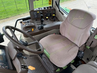 John Deere 6820