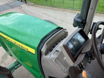John Deere 6820