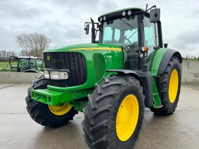 John Deere 6820