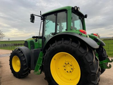 John Deere 6820