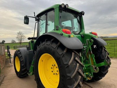 John Deere 6820