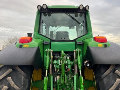 John Deere 6820