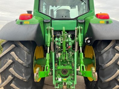 John Deere 6820