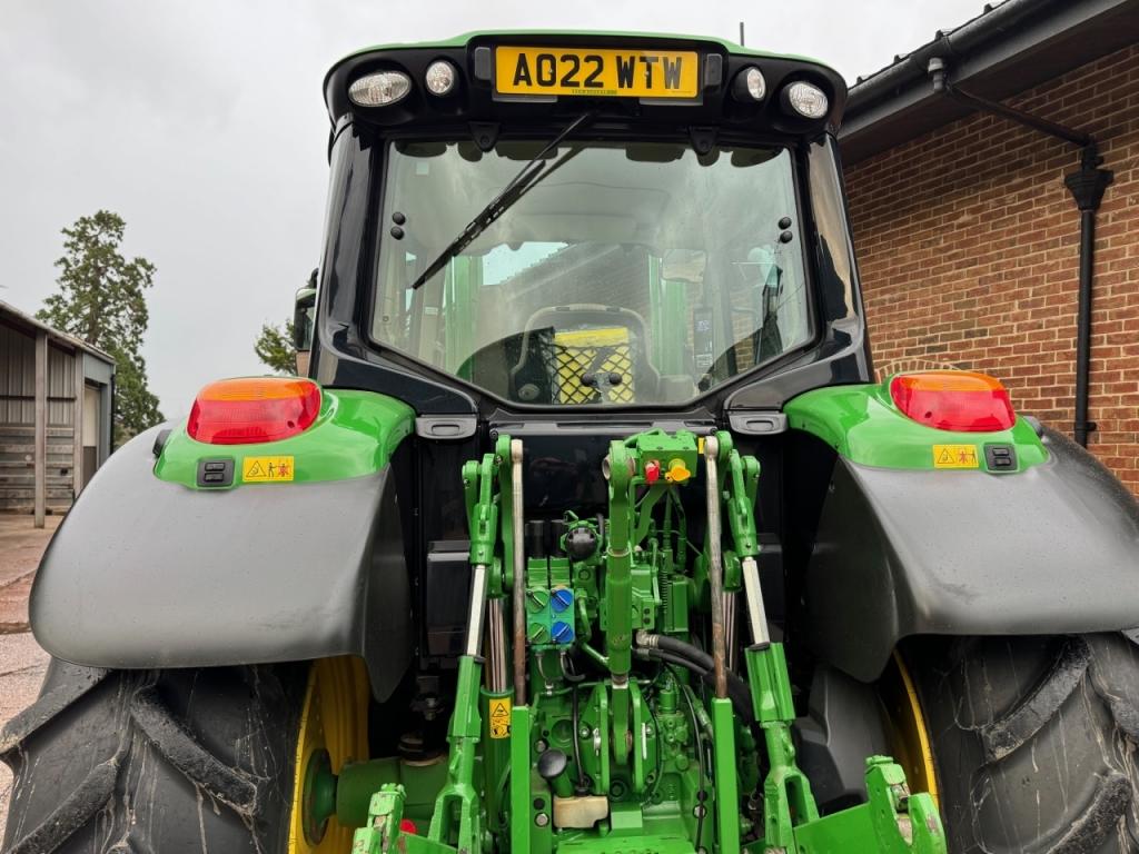 John Deere 6120M