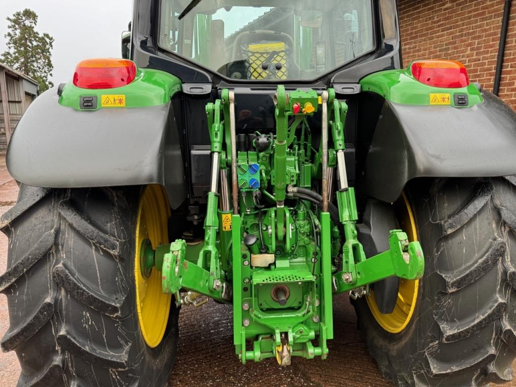 John Deere 6120M