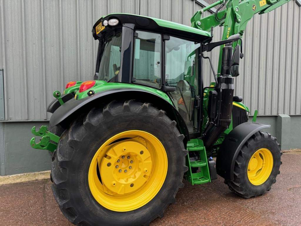 John Deere 6120M