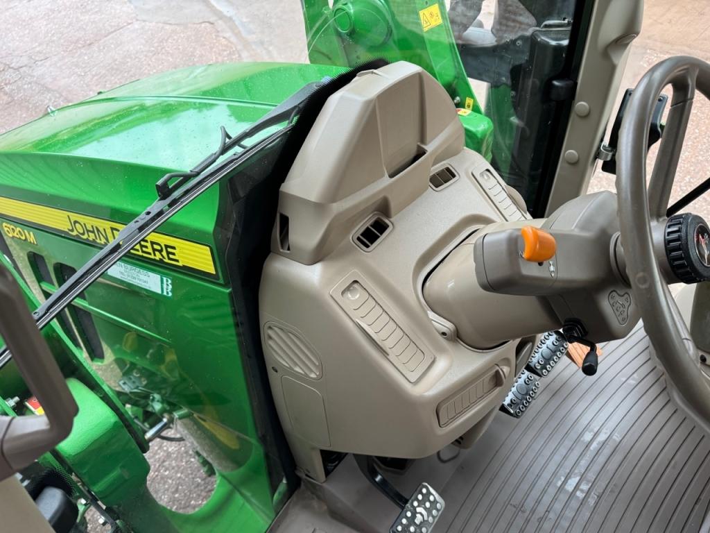 John Deere 6120M