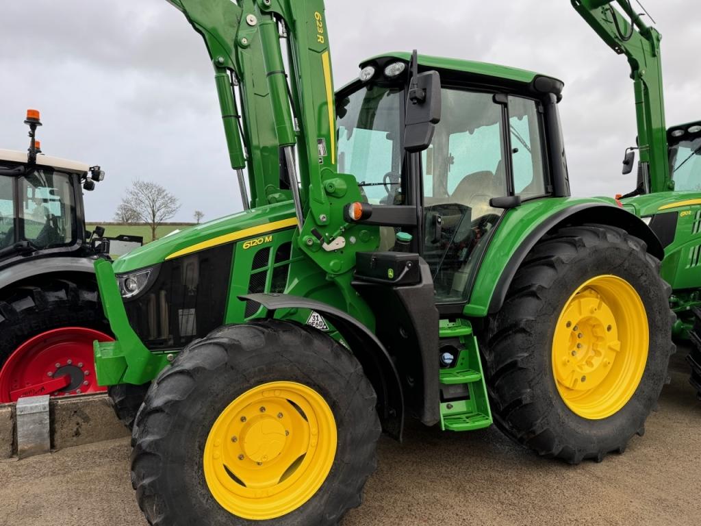 John Deere 6120M