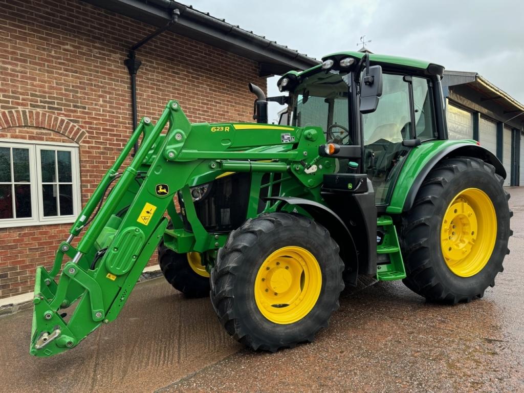 John Deere 6120M