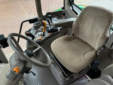 John Deere 6120M