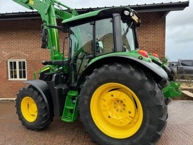 John Deere 6120M