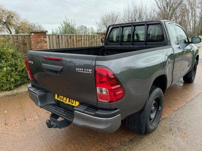 Toyota Hi-Lux Extra cab 2.4 Diesel