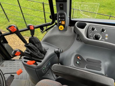 New Holland TS115 SL