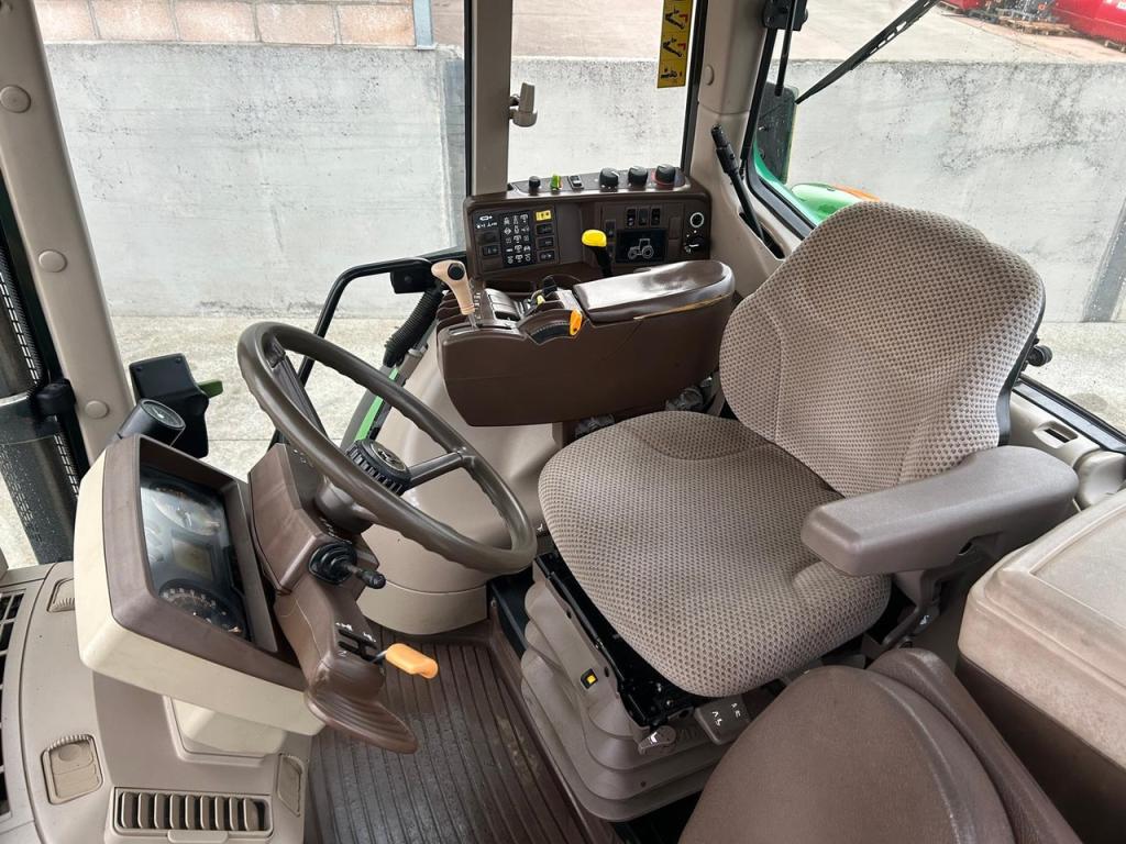 John Deere 6920