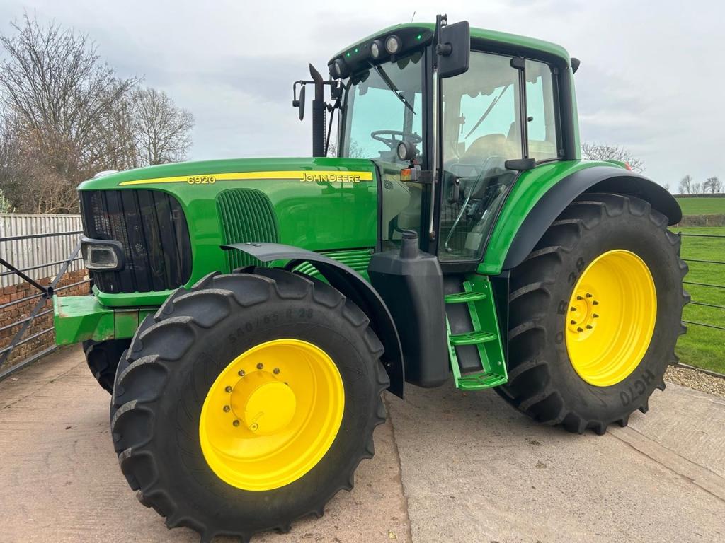 John Deere 6920