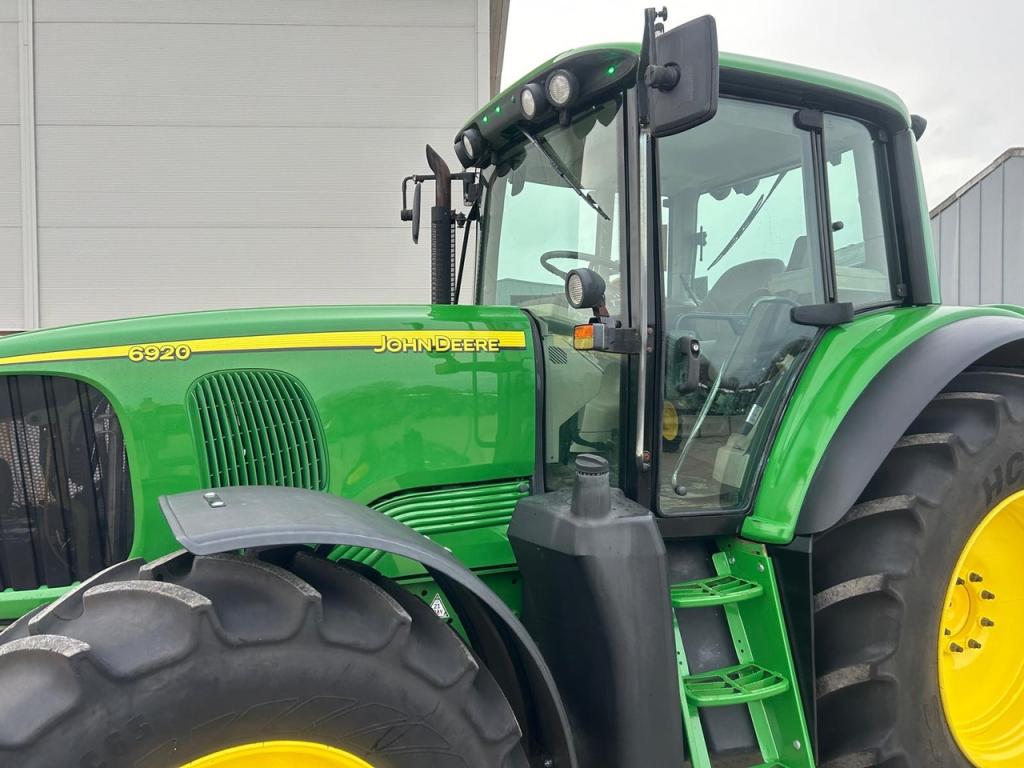 John Deere 6920