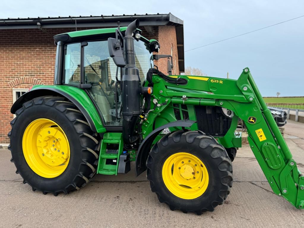 John Deere 6120M