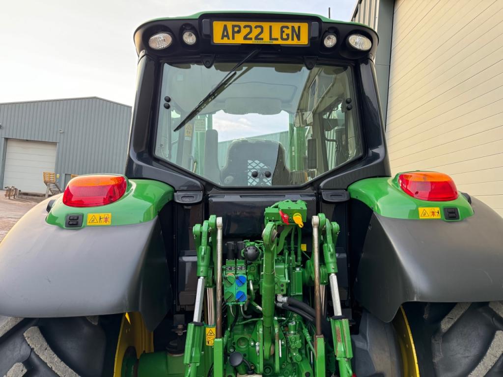 John Deere 6120M