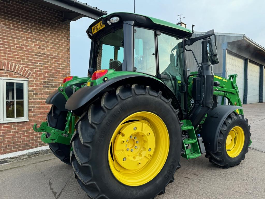 John Deere 6120M