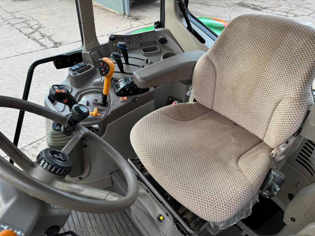 John Deere 6120M