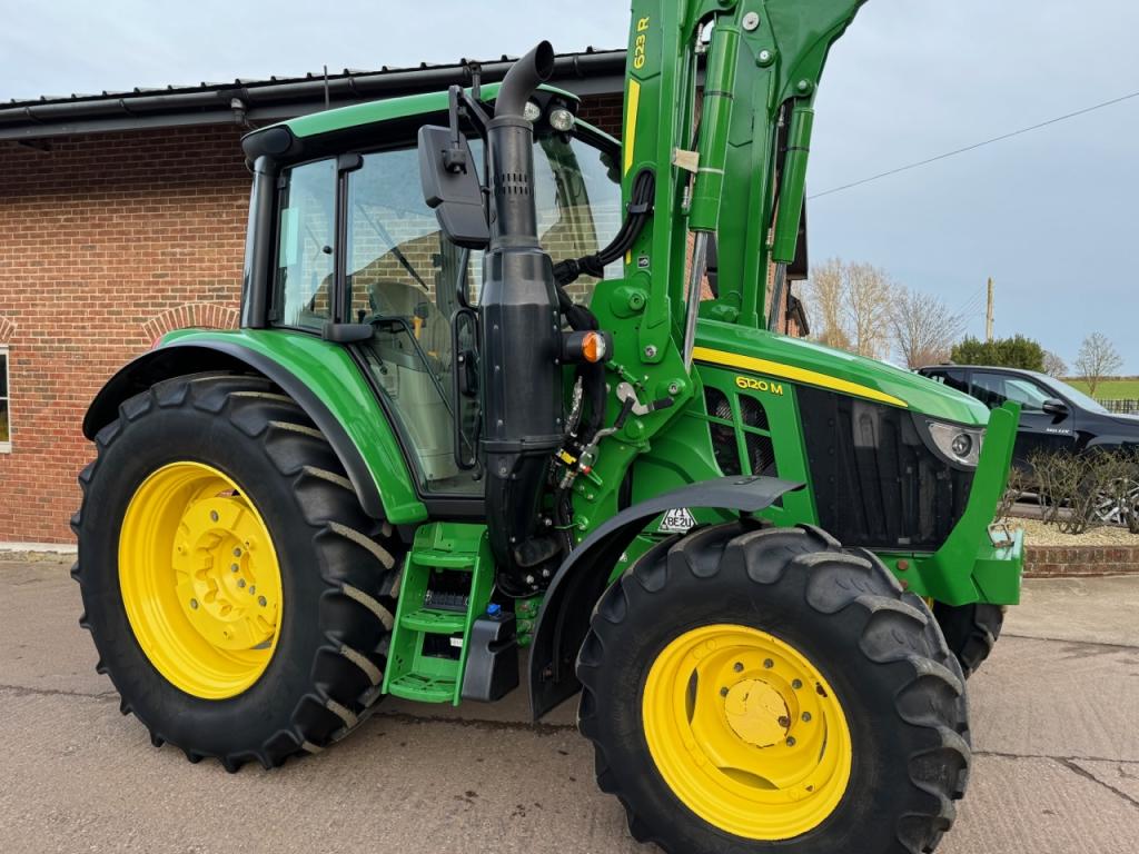 John Deere 6120M