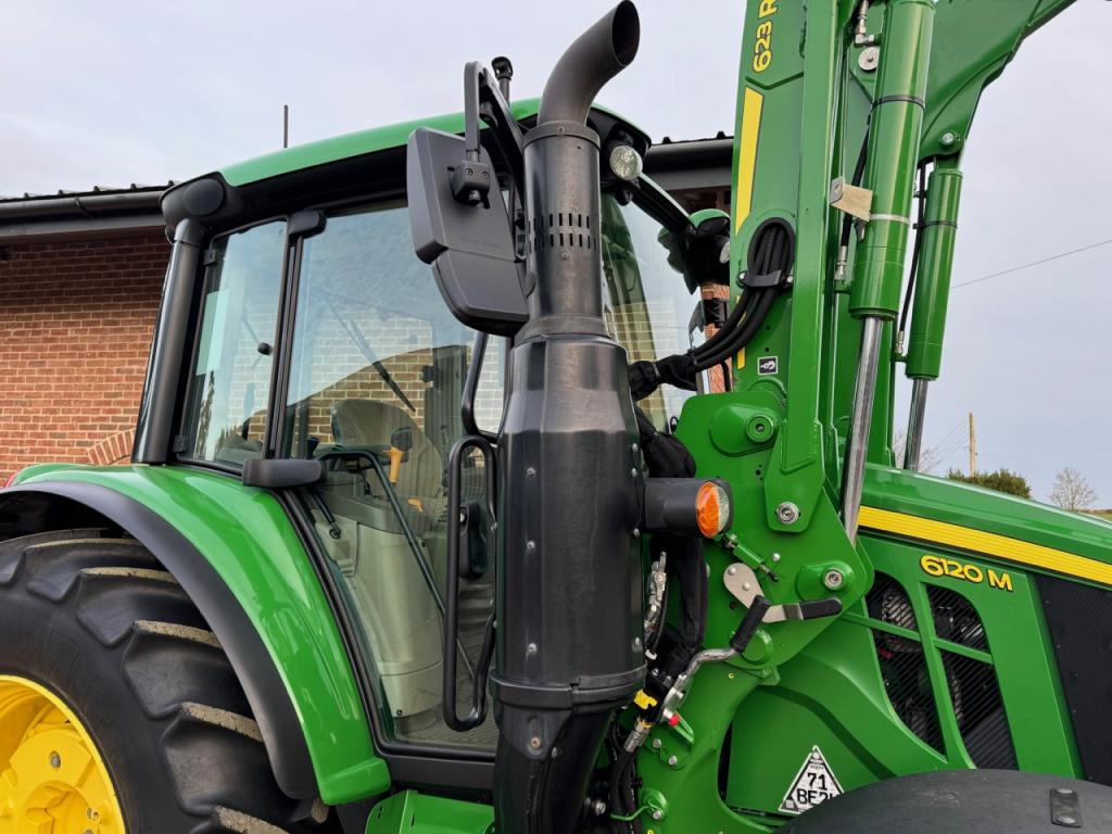 John Deere 6120M