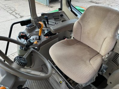 John Deere 6120M