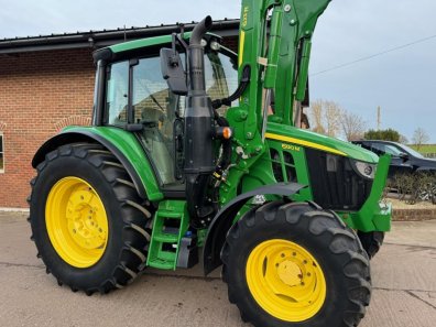 John Deere 6120M