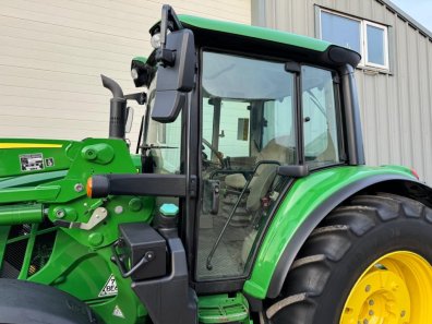John Deere 6120M