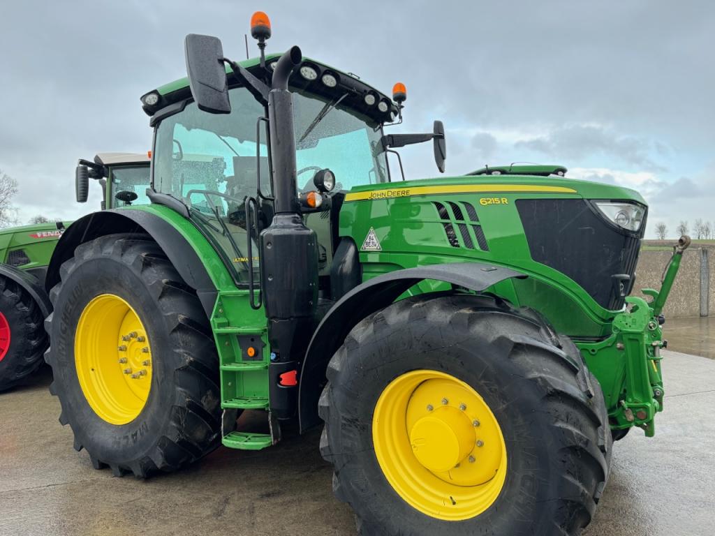 John Deere 6215R