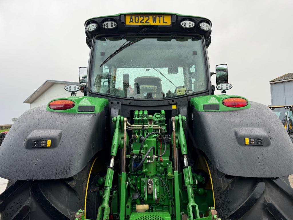 John Deere 6215R
