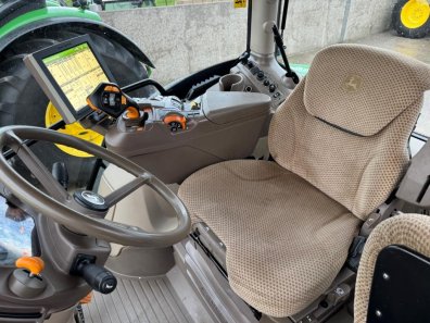 John Deere 6215R