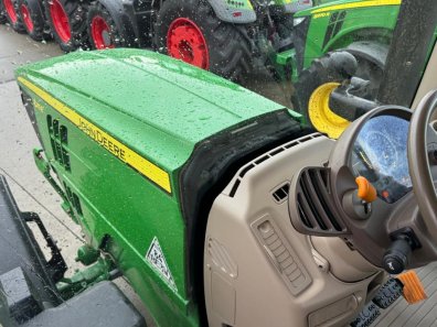 John Deere 6215R