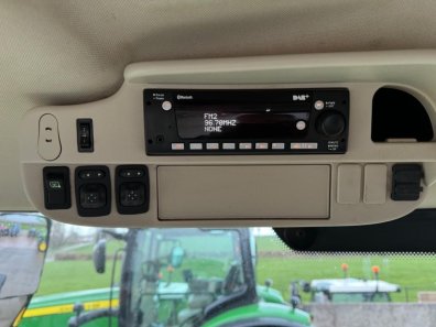 John Deere 6215R