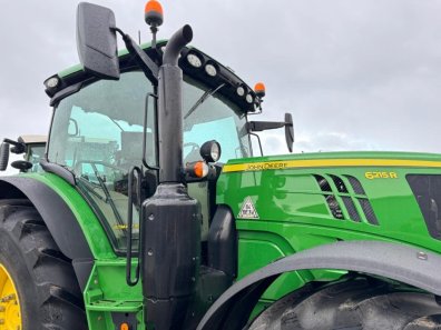 John Deere 6215R