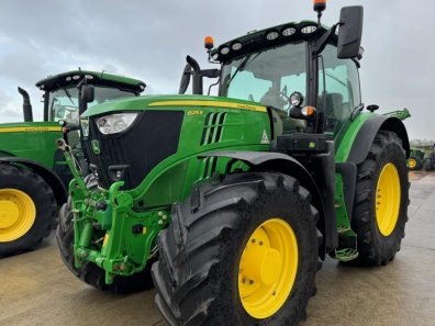 John Deere 6215R