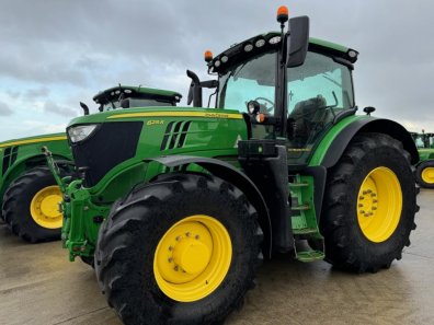 John Deere 6215R