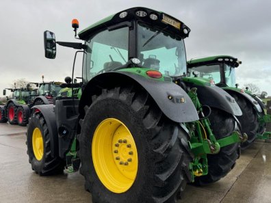 John Deere 6215R