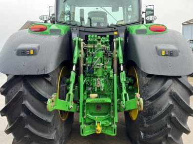 John Deere 6215R