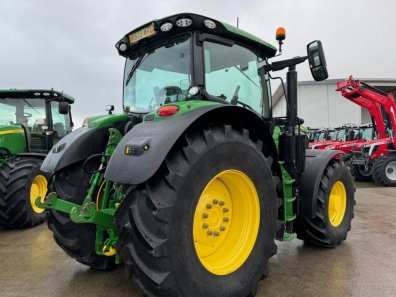 John Deere 6215R