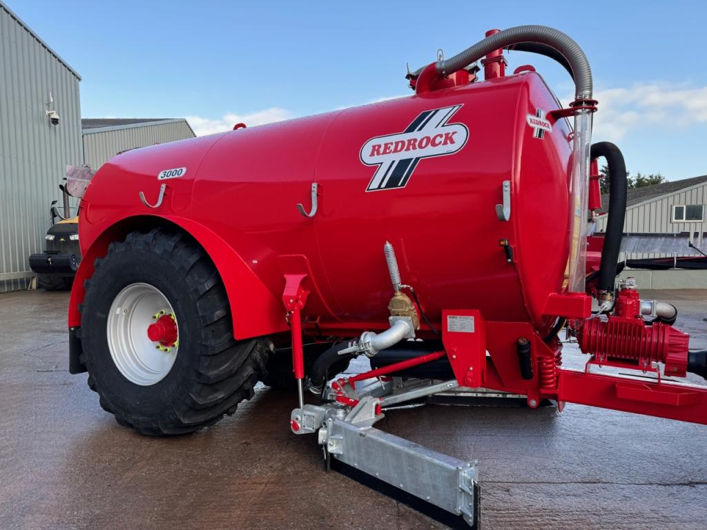 Redrock 3,000 Gallon vacuum tanker