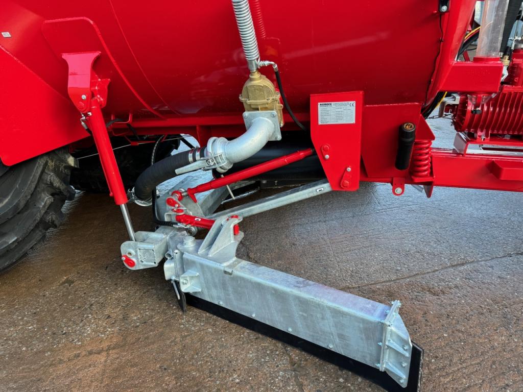 Redrock 3,000 Gallon vacuum tanker