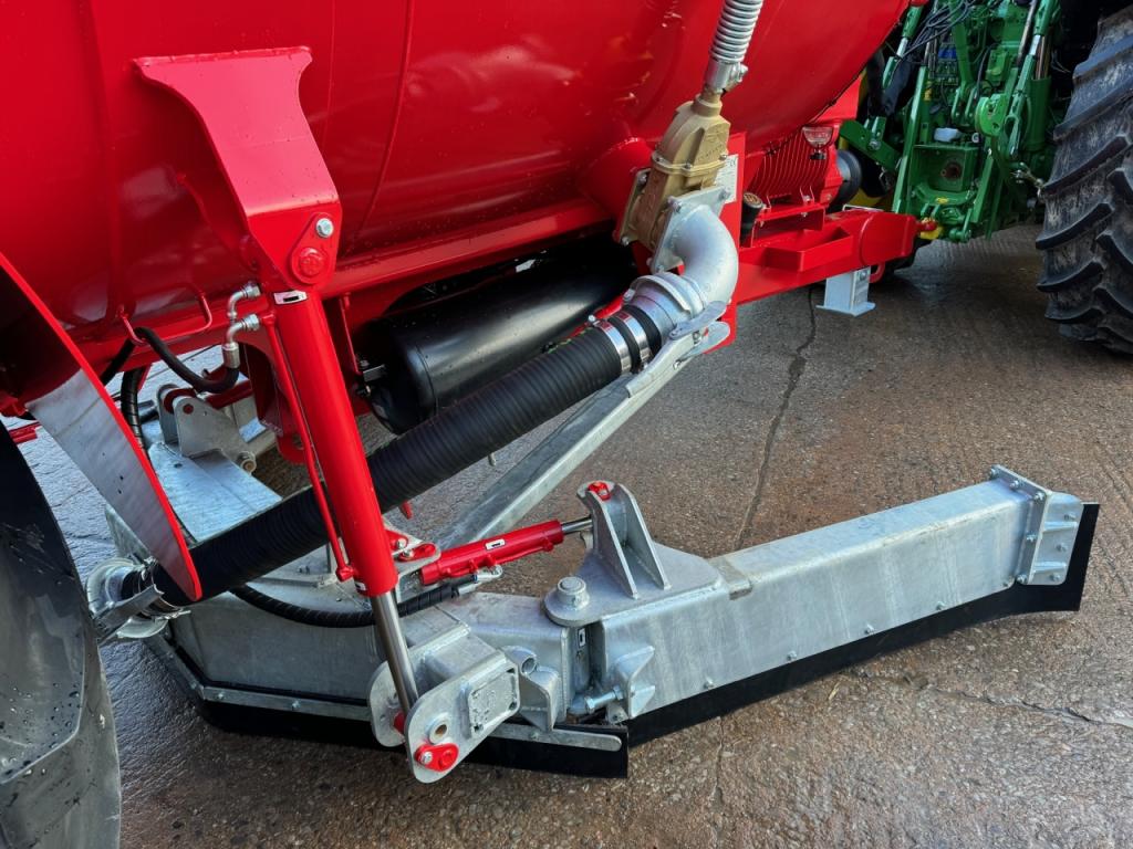 Redrock 3,000 Gallon vacuum tanker