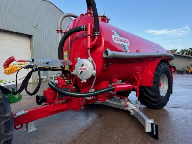 Redrock 3,000 Gallon vacuum tanker