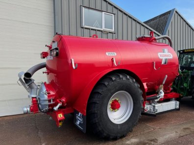 Redrock 3,000 Gallon vacuum tanker