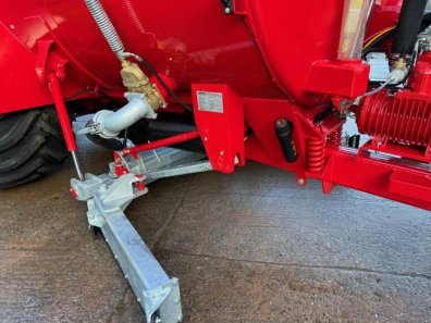 Redrock 3,000 Gallon vacuum tanker