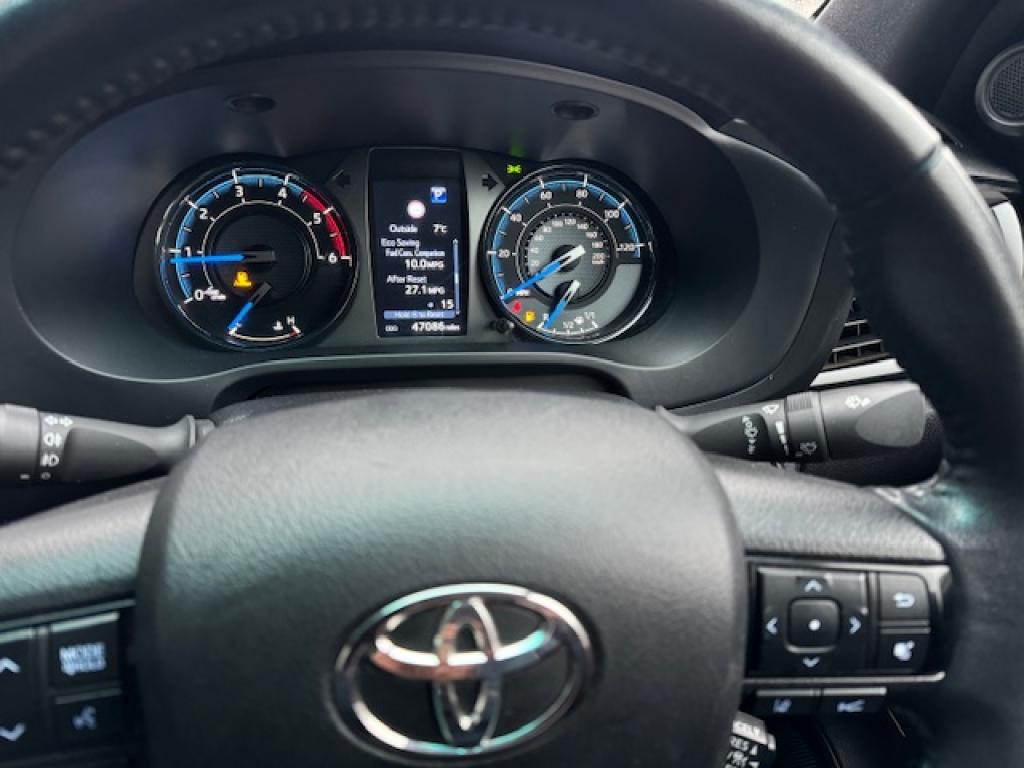 Toyota Hi-Lux Invincible X 2.8 diesel