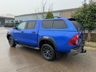 Toyota Hi-Lux Invincible X 2.8 diesel