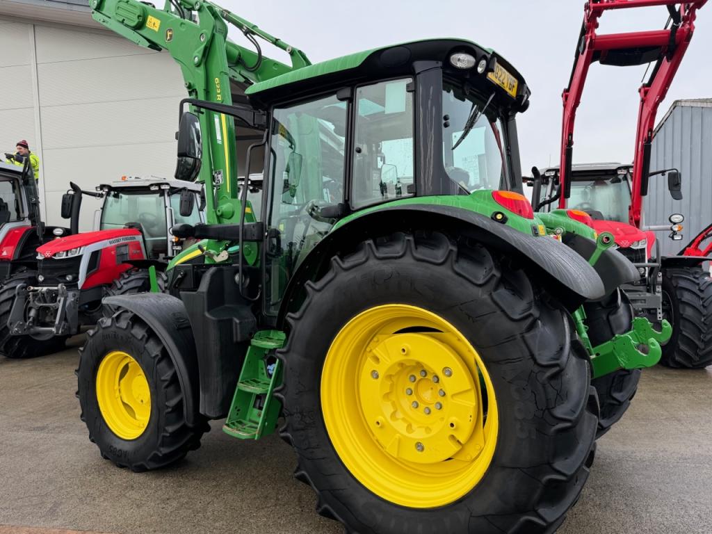 John Deere 6120M