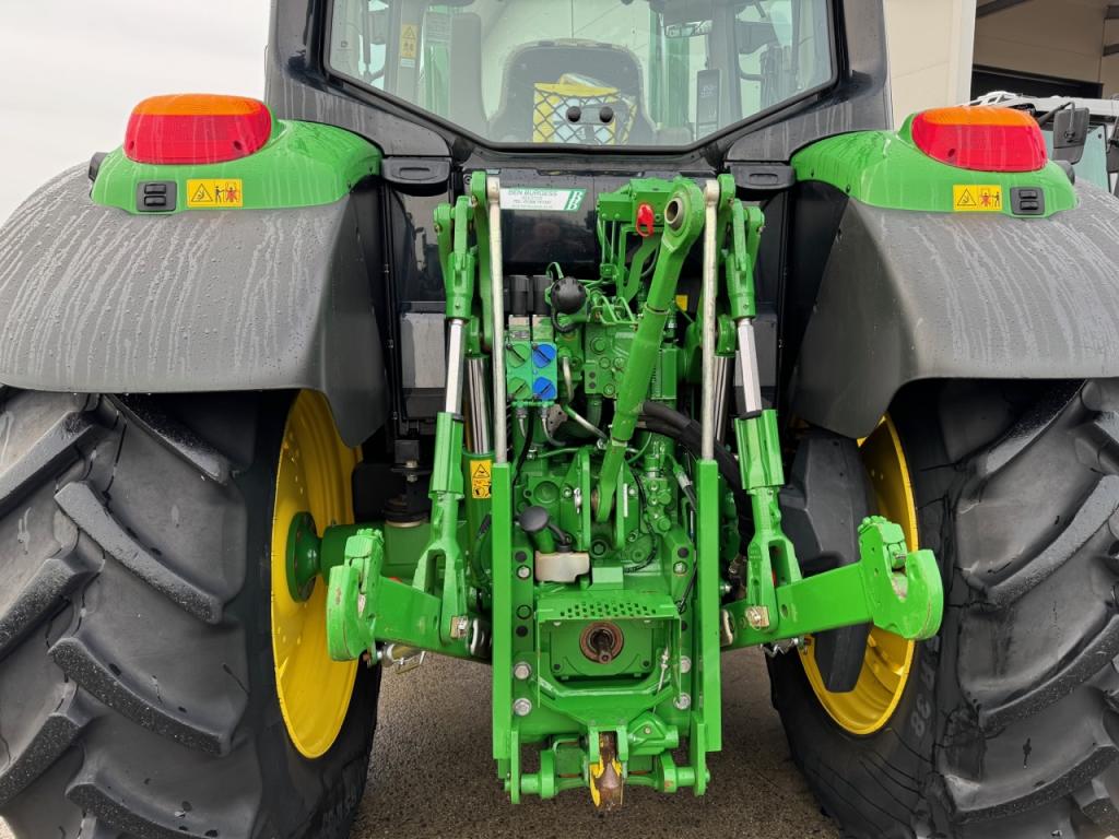 John Deere 6120M